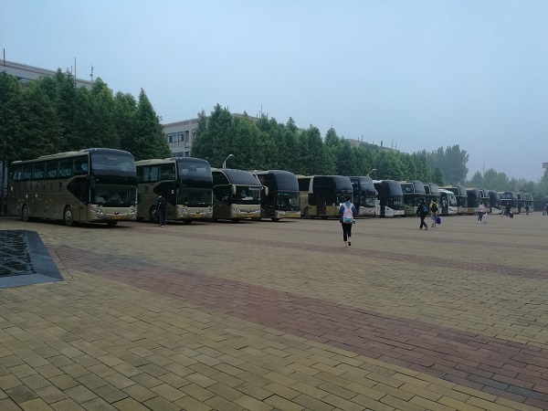鄭州大巴車租賃:醉漢大巴吸煙被阻止,毆打大巴司機(jī)釀事故http://www.chinajgf.com/